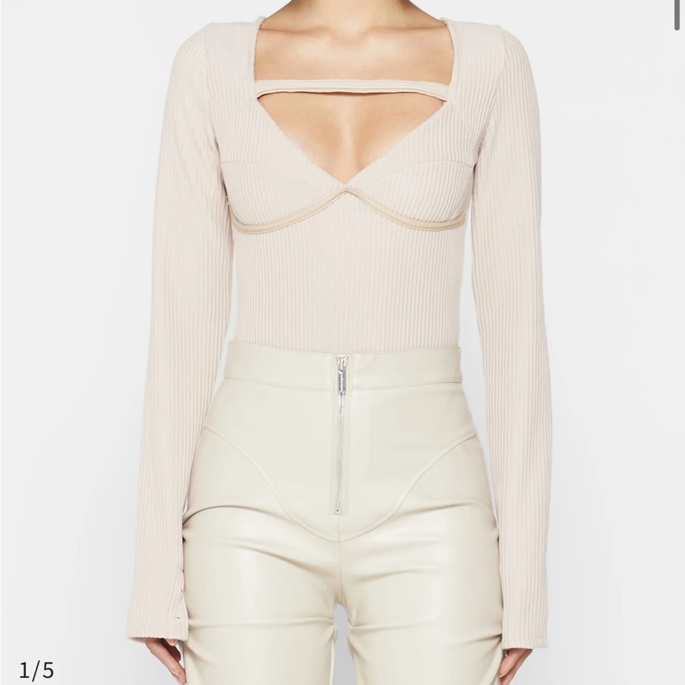 LONG SLEEVE RIBBED BODYSUIT - BEIGE